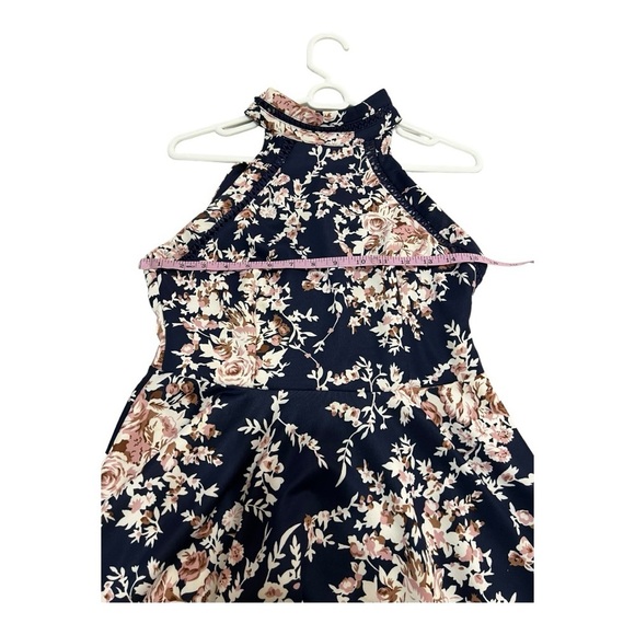 B. Darlin Floral. Halter Style Dress. Jrs. Medium. Excellent Condition - Picture 9 of 14